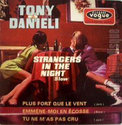 [Pochette de Strangers in the night (Tony DANIELI)]