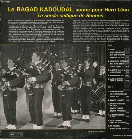 [Pochette de Le bagad Kadoudal sonne pour Herri Lon - Le cercle celtique de Rennes (FOLKLORE) - verso]