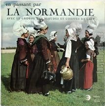 [Pochette de En passant par la Normandie (avec le groupe des Blaudes et Coiffes de Caen)]
