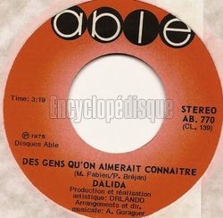 [Pochette de Des gens qu’on aimerait connatre (DALIDA)]